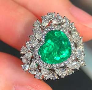 Anillo de Compromiso Chapado en Oro Rosa con Esmeralda Cultivada en Laboratorio con Corte Corazón y Diamante Cultivado en Laboratorio para Mujer - Joyería para Bodas y Fiestas - Product Image 2