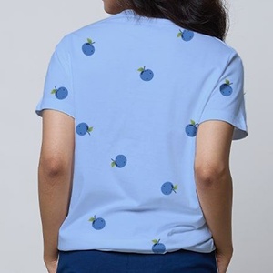 T-shirt en coton pour femme 160 GSM, imprimé fruits Myrtille, col rond, manches courtes, bleu clair – Fabricant de vêtements - Product Image 2