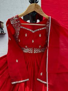 Vestido de lentejuelas con encaje y dupatta reversible, sin arrugas, de secado rápido, hasta el tobillo, para fiesta Diwali, de la marca Blooming TENNECY Chinon. - Product Image 5