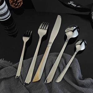 Elegante y fantástico juego de cubiertos que agrega sofisticación a la decoración de la mesa. Adecuado tanto para cenas informales como de lujo. - Product Image 3