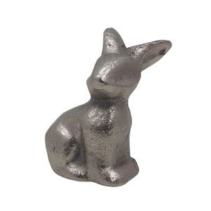 Sculpture de lapin en métal argenté décoratif en aluminium, finition en étain brillant, fabrication artisanale, pour table - Product Image 1