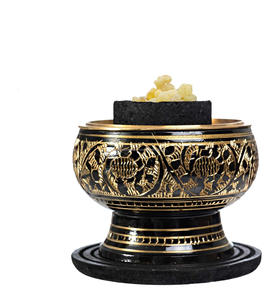 Porta Incienso de Latón Negro Tallado con Resina de Incienso, 10 Piezas de Carbón Vegetal y Agarwood, Bergamota, Fresa, Anís Estrellado - Product Image 1