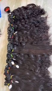 Paquets de tissage bouclés naturels Extensions de cheveux humains non traités Vente en gros de cheveux alignés sur les cuticules de qualité supérieure pour les revendeurs - Product Image 4
