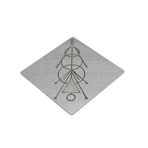 Ensemble de sous-verres en résine carrée classique Tapis/coussin de boisson en MDF durable pour la maison et l'hôtel Quatre pièces - Product Image 2