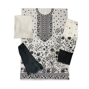 Chemise et dupatta en soie brute non cousue, imprimée et brodée à motifs floraux - Style anglais, coupe ample, taille naturelle - Product Image 1