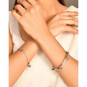 Brazalete de Moda Meera Jaipur Ghungroo - Product Image 1