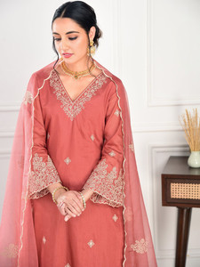 <b>Women</b> Quick Dry Regular Fit Knee-Length Traditional <b>Kurta</b> Set with Trousers Dupatta Rayon Casual Wear Rajasthan India Pakistan - Product Image 3