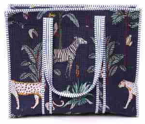 Bolso tote acolchado azul marino con estampado de jungla, hecho a mano, de algodón, con estampado de safari, bolso de hombro, bolso de compras con estampado de vida silvestre, bolso de viaje, bolso de playa - Product Image 1