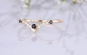 Anillo de Boda Curvo de Plata de Ley 925 de Excelente Calidad con Espinela Negra y Plata de 14K, Anillo Apilable Delicado para Mujer - Product Image 2