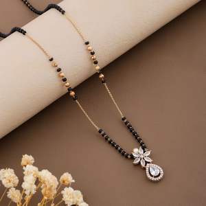 Collier Mangalsutra en Diamant Cultivé en Laboratoire à Motifs Floraux, Or avec Perles Noires, Collier Mangalsutra Élégant de Créateur, Bijoux Fins - Product Image 1