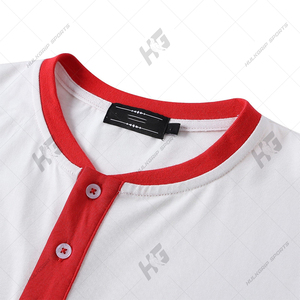 Camiseta Casual Personalizada Premium Estilo Henley para Hombre - Diseño Delta Blanco y Rojo, Tejida en 100% Algodón Antiarrugas con Estampado - Product Image 2