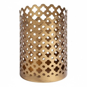 Portavelas Cilíndrico de Metal Verde con Diseño Geométrico Recortado para Decoración de Mesa en Hogar, Bodas y Navidad - Product Image 6