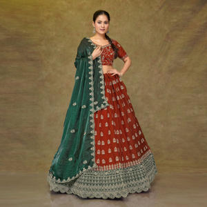 ชุดเลเฮนกาโชลีผ้าเฟนดี้แบบดั้งเดิม ตกแต่งด้วยงานปักที่ชายเสื้อ |   ชุดงานพรอมแบบแห้งเร็ว |   ขายส่งสินค้า - Product Image 4