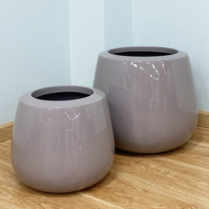 Jardinières personnalisées classiques minimalistes Japandi en fibre de verre écologiques pour la maison et le jardin, durables pour plantes d'intérieur/extérieur - Product Image 2