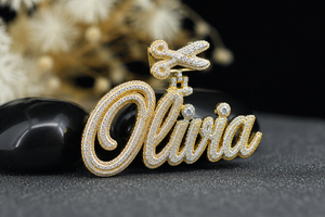 Collar con Colgante de Nombre Personalizado Olivia, Chapado en Oro, con Cristales de Imitación, Letra con Pedrería, Joyería de Lujo Estilo Hip Hop, Unisex - Product Image 4
