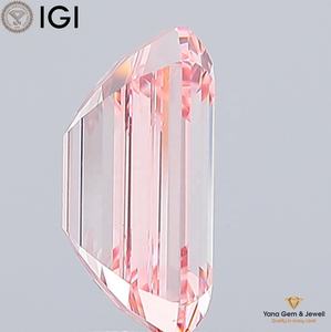 Diamant de laboratoire cultivé CVD de forme émeraude, couleur rose vif fantaisie certifiée IGI, clarté VS1, 4,00 carats, pour une bague de chef-d'œuvre de luxe - Product Image 5