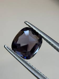 พลอยสปิเนลสีม่วงธรรมชาติ 1.73 กะรัต ทรงคุชชั่น เจียระไนเหลี่ยม พร้อมการเปลี่ยนสี ไม่มีรู จากศรีลังกา สำหรับทำเครื่องประดับและนักสะสม - Product Image 3