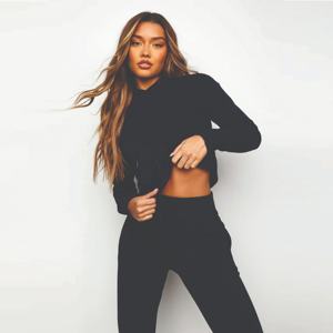 Haut court surdimensionné vierge à manches longues personnalisé pull 100% coton 300 grammes mode sweats à capuche pour femmes avec poche pour l'automne - Product Image 2