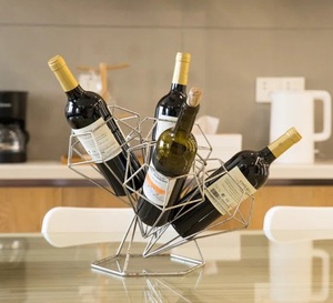 Porte-bouteilles de vin en métal noir tressé, capacité six bouteilles, avec articulations en corde pour présentation en bar ou restaurant - Product Image 5
