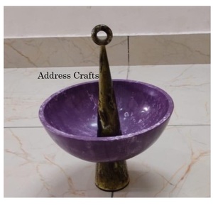 Bol décoratif sur piétement en résine design, à motif tourbillonnant unique, pour dattes, chocolats, bonbons, desserts et comme plateaux de service - Product Image 5