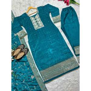 Ensemble haut long, pantalon et dupatta de style fantaisie de créateur - Vêtements indiens et pakistanais - Product Image 6