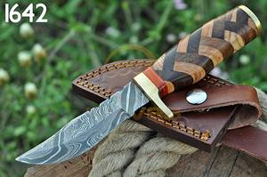 Cuchillo de Camping de Acero de Damasco Personalizado OEM – Cuchillo de Caza de Hoja Fija Hecho a Mano con Guarda de Latón y Funda de Cuero - Product Image 2