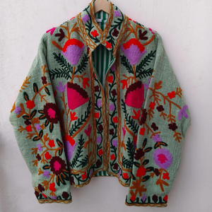 Veste en coton Suzani matelassée réversible faite à la main, vert clair, brodée, style bohème floral, style cachemire, d'inspiration vintage, pour femmes - Product Image 1