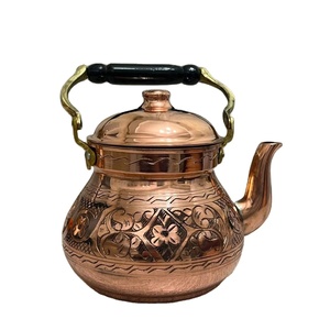 Théière en laiton classique vintage artisanale avec corps gravé de fleurs, théière en métal décorative pour une décoration élégante de la maison et de l'hôtel - Product Image 1