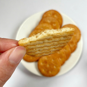 Gourment Baked Coconut Crackers Crispy Sweet 160g Round Snack Export Standards VieTNAM Factory Direct - Product Image 4