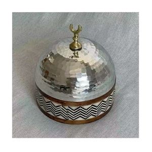 Casserole géométrique verte avec incrustation osseuse et couvercle en acier poli, chauffe-plats haut de gamme pour collection de cuisine moderne et minimaliste - Product Image 1