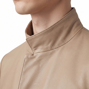 Blazer en cuir sophistiqué pour homme, couleur beige sable, style sport, deux boutons, coupe ajustée, respirant et écologique - Product Image 5