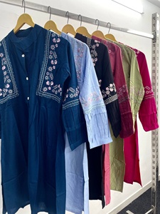 Kurti en coton rose brodé avec pantalon ample pour femmes, style indien, de Samp Corporation - Product Image 3