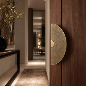 Poignées de porte murales en laiton traditionnel motif fleur de prunier, décoration intérieure pour entrée, 100% faites à la main - Product Image 6