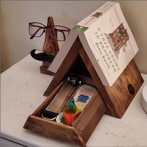Soporte de Madera Personalizado para Libros con Bandeja Portavasos, Soporte Triangular de Madera Maciza Natural para Libros, Soporte de Lectura - Product Image 6