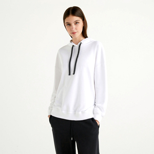 Sudadera Casual con Capucha Blanca para Mujer de ELEGANT CORPORATION, en Poliéster/Algodón, Corte Regular, Tejido Sólido, Transpirable, para Invierno - Product Image 4