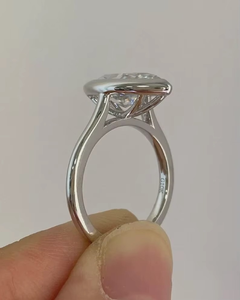 Anillo de Eternidad CONCEPTION de Lujo con Moissanita Brillante de 2 Quilates, Corte Marquesa, Engaste de Bisel, Chapado en Oro sobre Plata 925 para Mujer, para Boda - Product Image 1