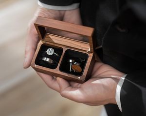 Boîte à bague de fiançailles en bois pour demande en mariage, boîte à bijoux pour la Saint-Valentin, boîte à bague rotative en bois pour le jour du mariage avec lumière LED, cadeau - Product Image 3