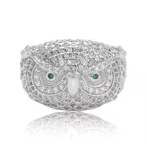 Anillo de Cóctel Hip Hop con Letra M en Latón Chapado en Oro, con Circonita Cúbica y Micropavé, Estilo Glamuroso para Fiestas, Unisex, al Mejor Precio - Product Image 1