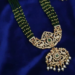 Ensemble Collier et Boucles d'Oreilles de Haute Qualité, Style Traditionnel Tempal Laxmi, Plaqué Or, Motif Floral, avec Strass en Cristal, pour Fête Ethnique - Product Image 1