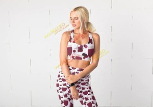 Ready to Ship Nylon Fabric Seamless Woman Yoga Pants <b>Women</b> Simplicity Mid-Rise Capri Leggings - Product Image 4