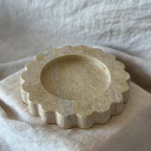 Plateau de service rond en marbre beige, festonné, fait main, moderne, résistant au feu, décoratif pour la cuisine, le salon, la villa, le revêtement mural - Product Image 3