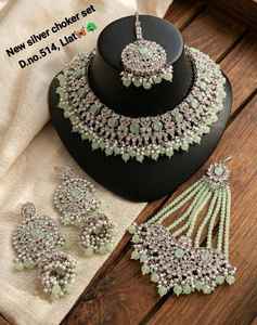 Parure de bijoux de mariée en or et perles, comprenant collier ras-du-cou, boucles d'oreilles et Maang Tikka, style ethnique, tendance, fait main, haute qualité, dernière collection pour mariage et fête - Product Image 1
