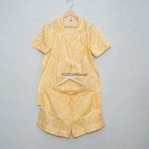 Ensemble de pyjama court pour femme en coton pur 100% respirant et doux, imprimé fleuri, col en V, fermeture à cordon, été - Product Image 1