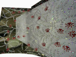 Dentelle en tulle brodée à la main, élégante et écologique, avec des strass rouges et des perles argentées pour robe - Product Image 4