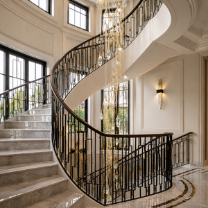 Rampe d'escalier incurvée noire et or de luxe avec balustres géométriques, main courante intérieure moderne pour la conception d'escaliers de villa - Product Image 3
