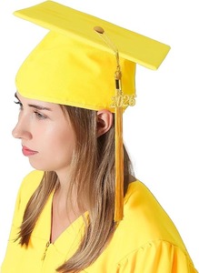 Conjunto de toga, birrete y borla mate para graduación 2026 para escuelas secundarias y licenciaturas. Instrucciones de cuidado: Lavado a máquina, solo limpieza en seco. - Product Image 3