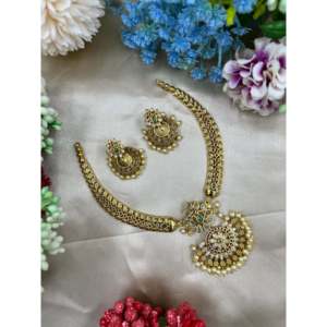 Manya South Indian Gold-Plated <b>Bridal</b> <b>Necklace</b> <b>and</b> <b>Earring</b> <b>Set</b> - Product Image 4