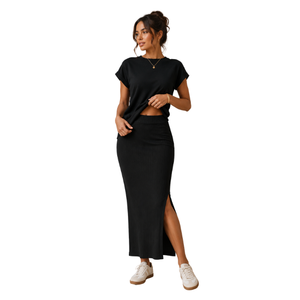 Ensemble deux pièces noir pour femme avec découpe latérale, haut à manches courtes col rond et jupe, tenue respirante en coton printemps/été - Product Image 1