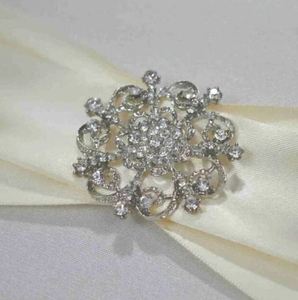 Folio de Invitación de Boda de Seda Color Marfil con Broche de Diamantes de Imitación - Product Image 5