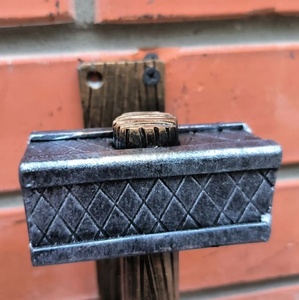Poignée de portail en fer forgé à la main KHP – Design martelé, effet grain de bois ; facile à installer ; finition résistante à la rouille. - Product Image 5